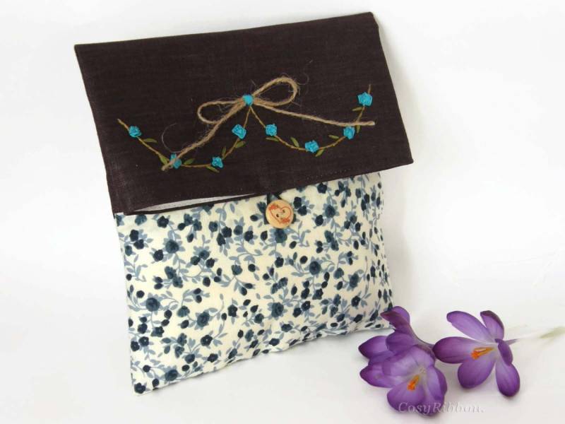 Floral Leinen Foldover Clutch Bag Bestickte Kosmetiktasche Floral Leinen Foldover Clutch Bag Bestickte Kosmetiktasche von cosyribbon