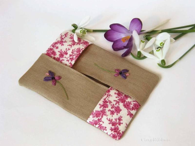 Gestickte Blume Taschentuchhalter Aus Leinen Gestickte Blume Taschentuchhalter Aus Leinen von cosyribbon