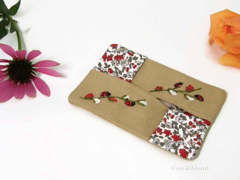Handgemachte Taschentücherhalter Gestickte Marienkäfer Handgemachte Taschentücherhalter Gestickte Marienkäfer von cosyribbon