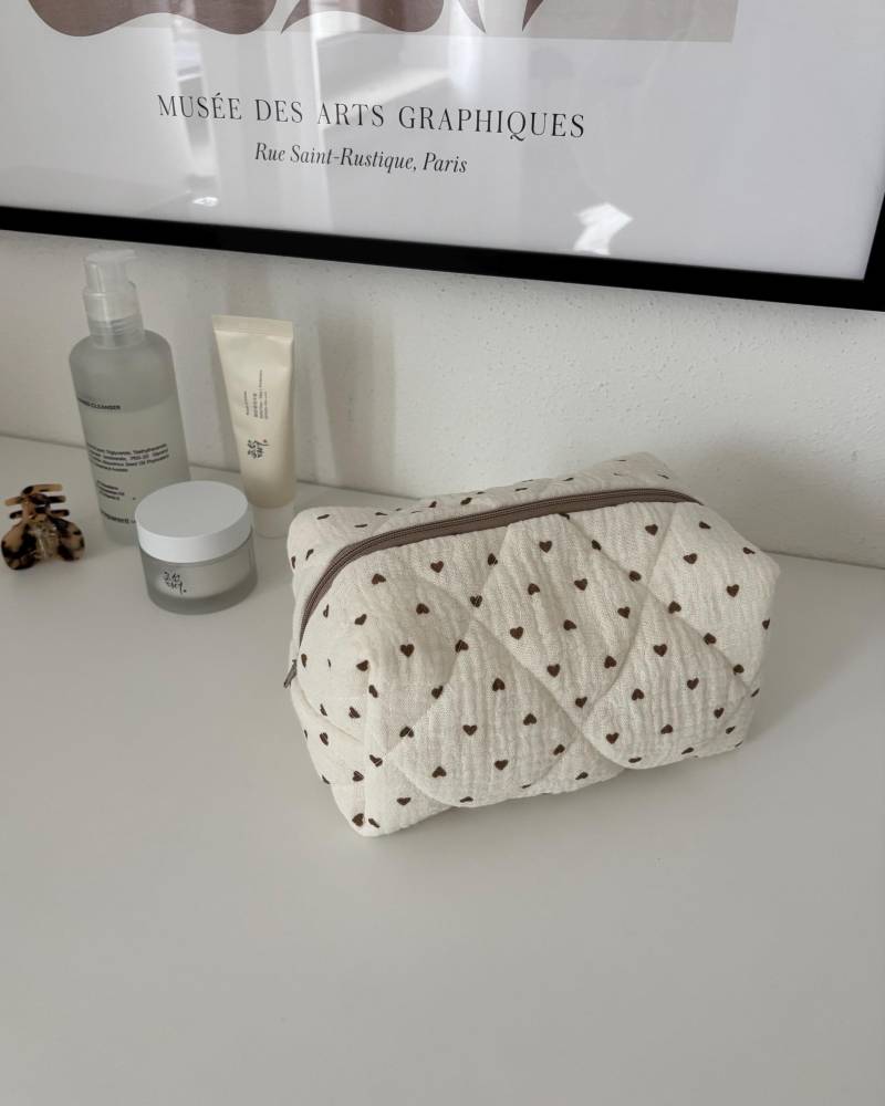 Handgemachte Kosmetiktasche Creme Braun Mit Herzen Schminktasche Kariert & Gesteppt Make-Up-Tasche Mäppchen Nécessaire Geschenk Für Sie von cottoncloudstudioDE