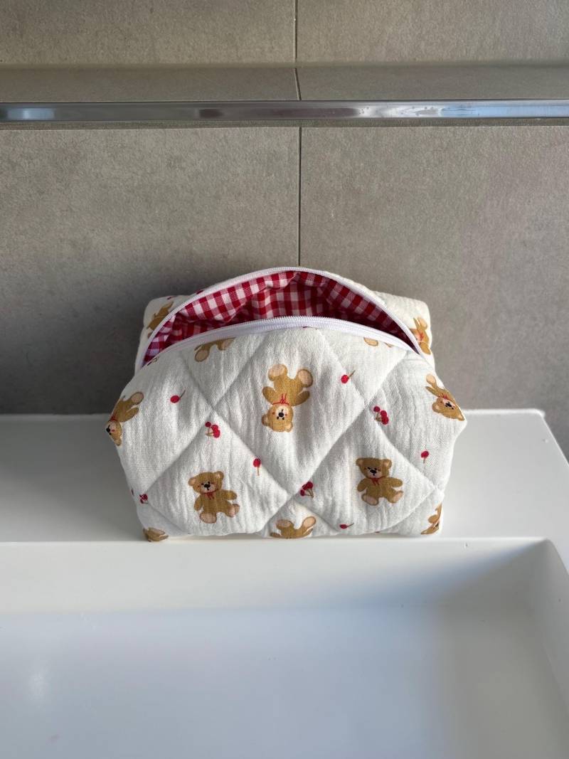 Handgemachte Kosmetiktasche Weiß Rot Schminktasche Mit Teddybären & Kariert, Gesteppt Make-Up-Täschchen/Nécessaire/Mäppchen Geschenkidee von cottoncloudstudioDE