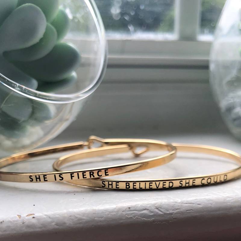 Mädchen Macht Gold Armreif Mädchen Macht Gold Armreif von cottoncopperjewelry