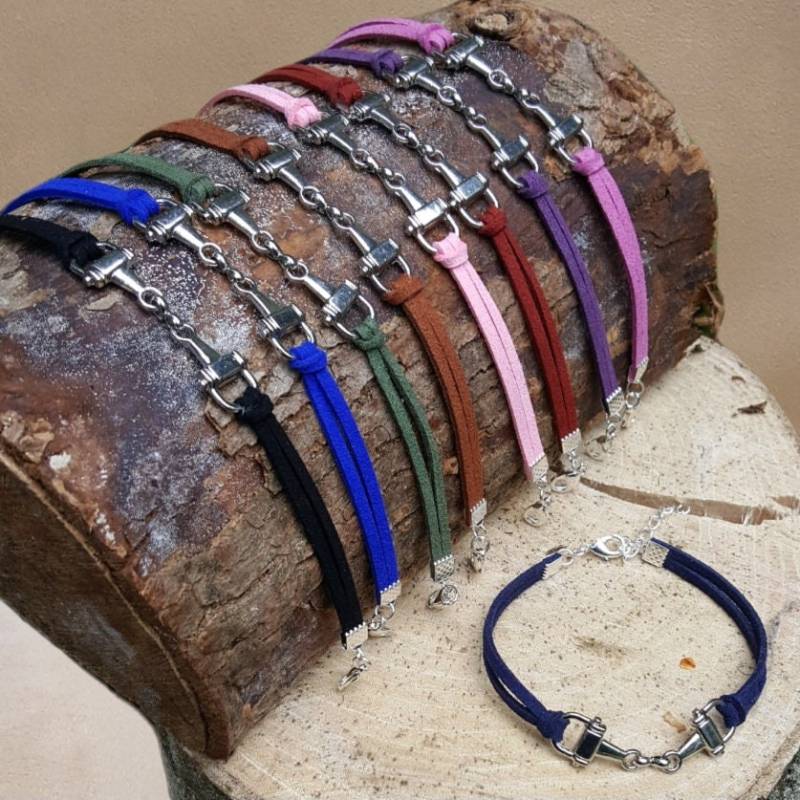 Snaffle Bit-Armband, Wildlederkordel, Versilbert, Perfektes Reitergeschenk von countrycraftydesign