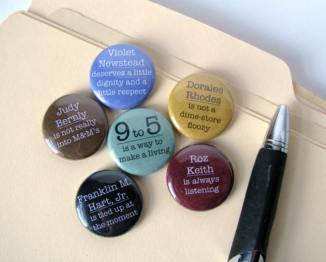 9 Vor 5 Movie Button/Magnet Set 80Er Jahre Komödie, Mitarbeiter Geschenk 9 Vor 5 Movie Button/Magnet Set 80Er Jahre Komödie, Mitarbeiter Geschenk von cowboygoods