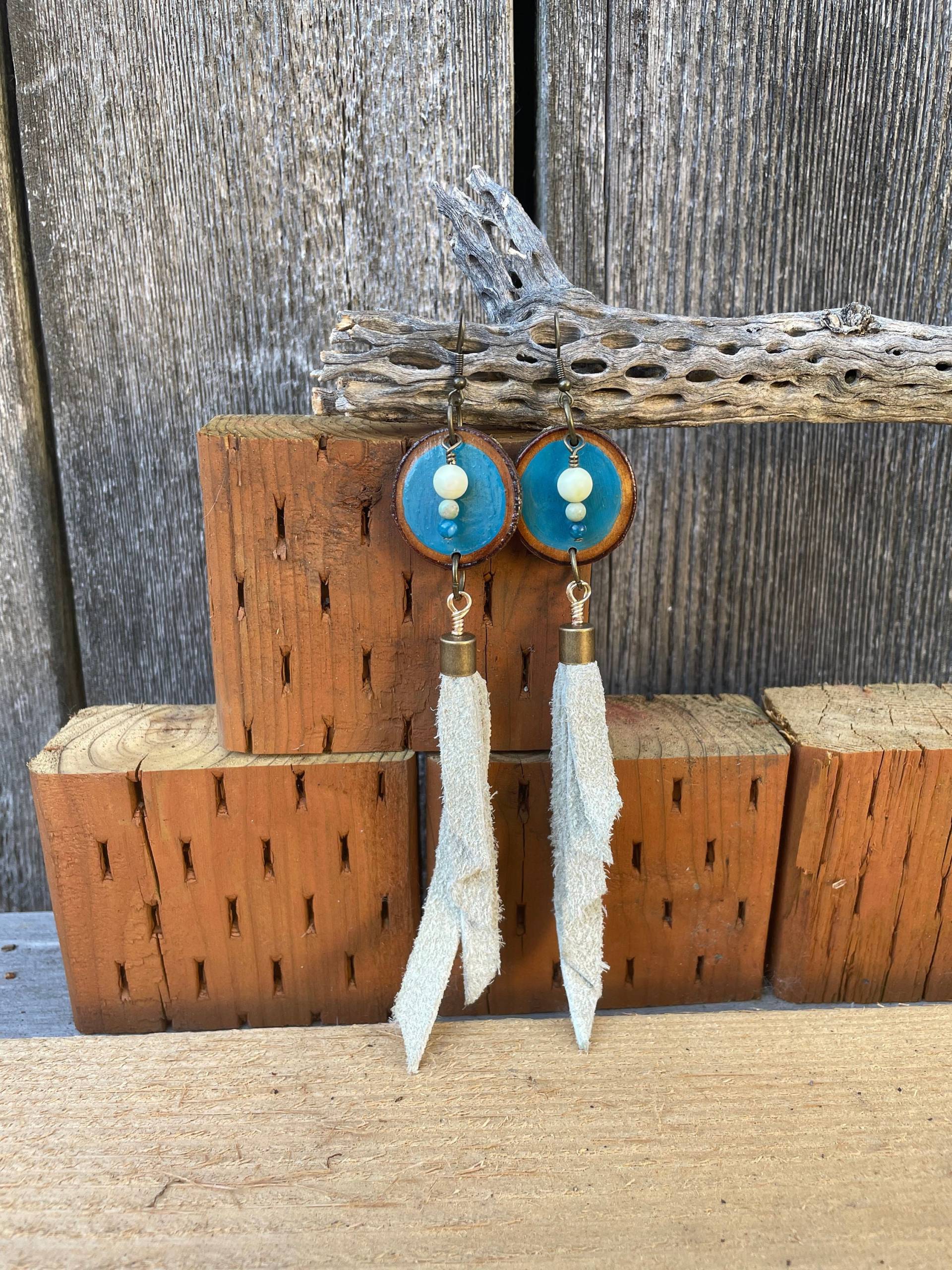 Blaue Holz Türkis Leder Fransen Ohrringe, Natur Handgemachte Und Stein Natur Statement Schmuck Blaue Holz Türkis Leder Fransen Ohrringe, Natur Handgemachte Und Stein Natur Statement Schmuck von coyotepistoljewelry