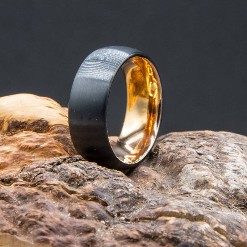 Ring Aus Wolfram Stahl Innen Gold Glänzend Außen Schwarz Gebürstet Herren Damen 8mm Breit von craft4passion