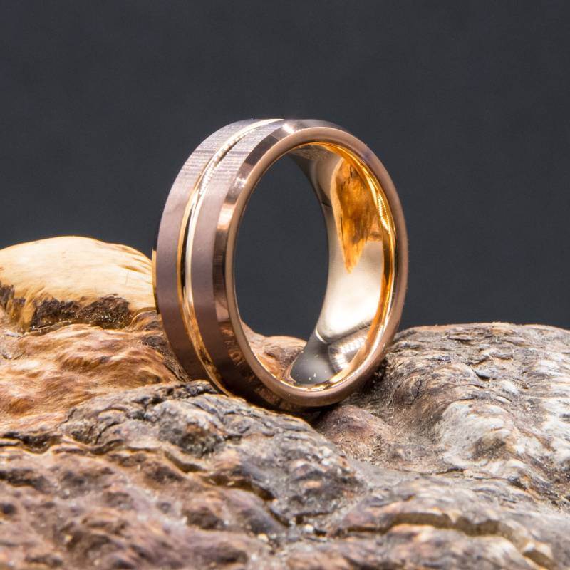 Ring Aus Wolfram Stahl Innen Kupfer Glänzend Außen Violett Gebürstet Herren Damen 8mm Breit von craft4passion