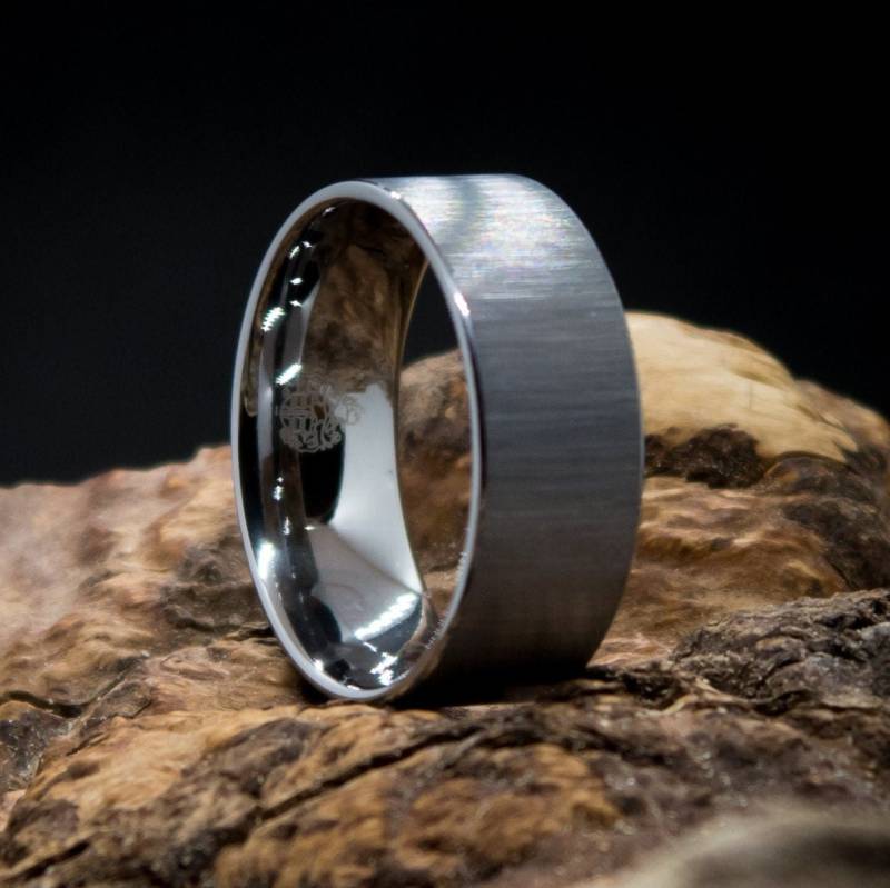 Silberner/Titan Farbener Ring Aus Wolfram Stahl Gebürstet Herren Damen 8mm Breit von craft4passion