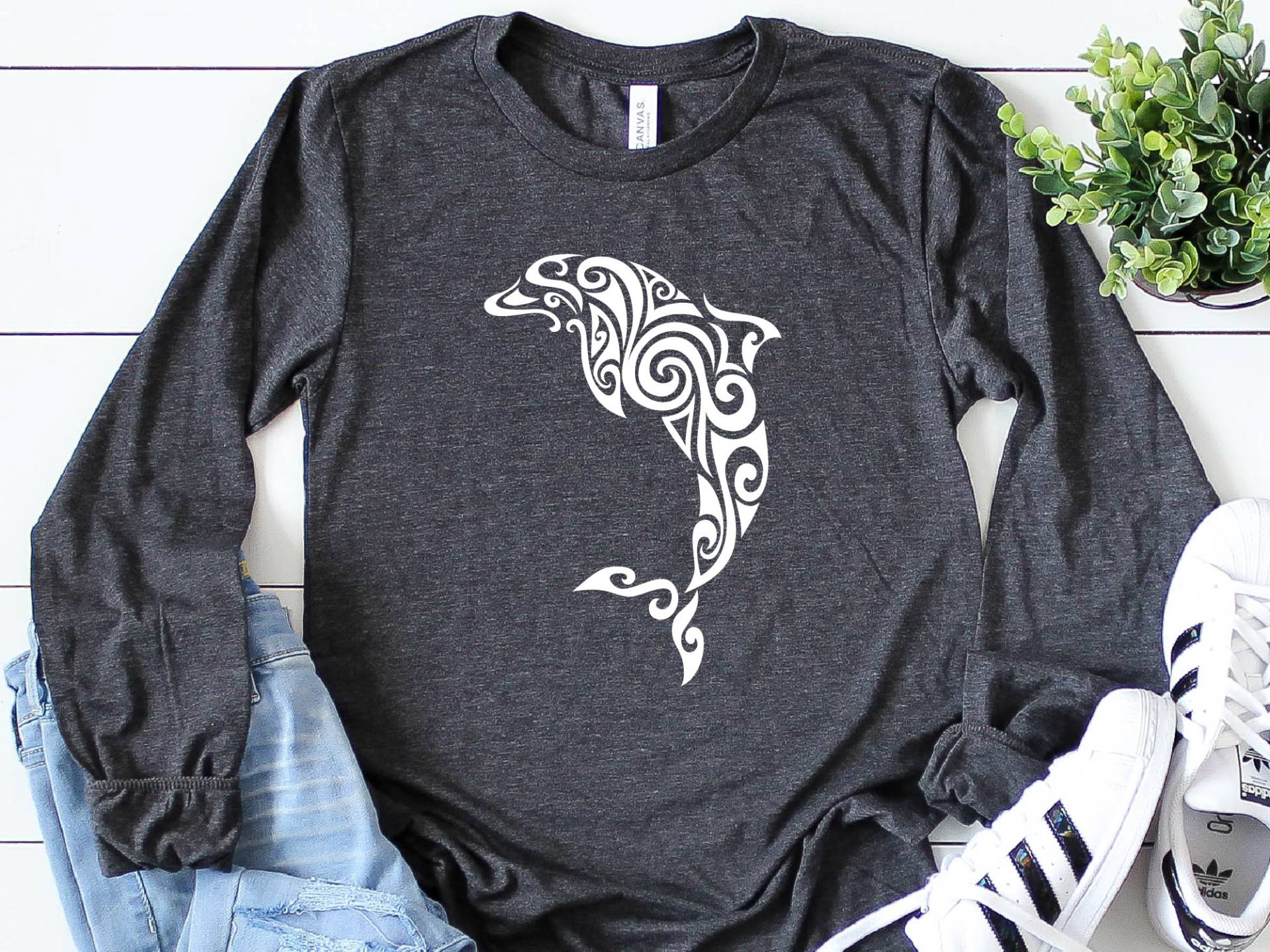 Delfin Langarm Shirt, Liebhaber Geschenk, Süßes Floral von craftgatedesign
