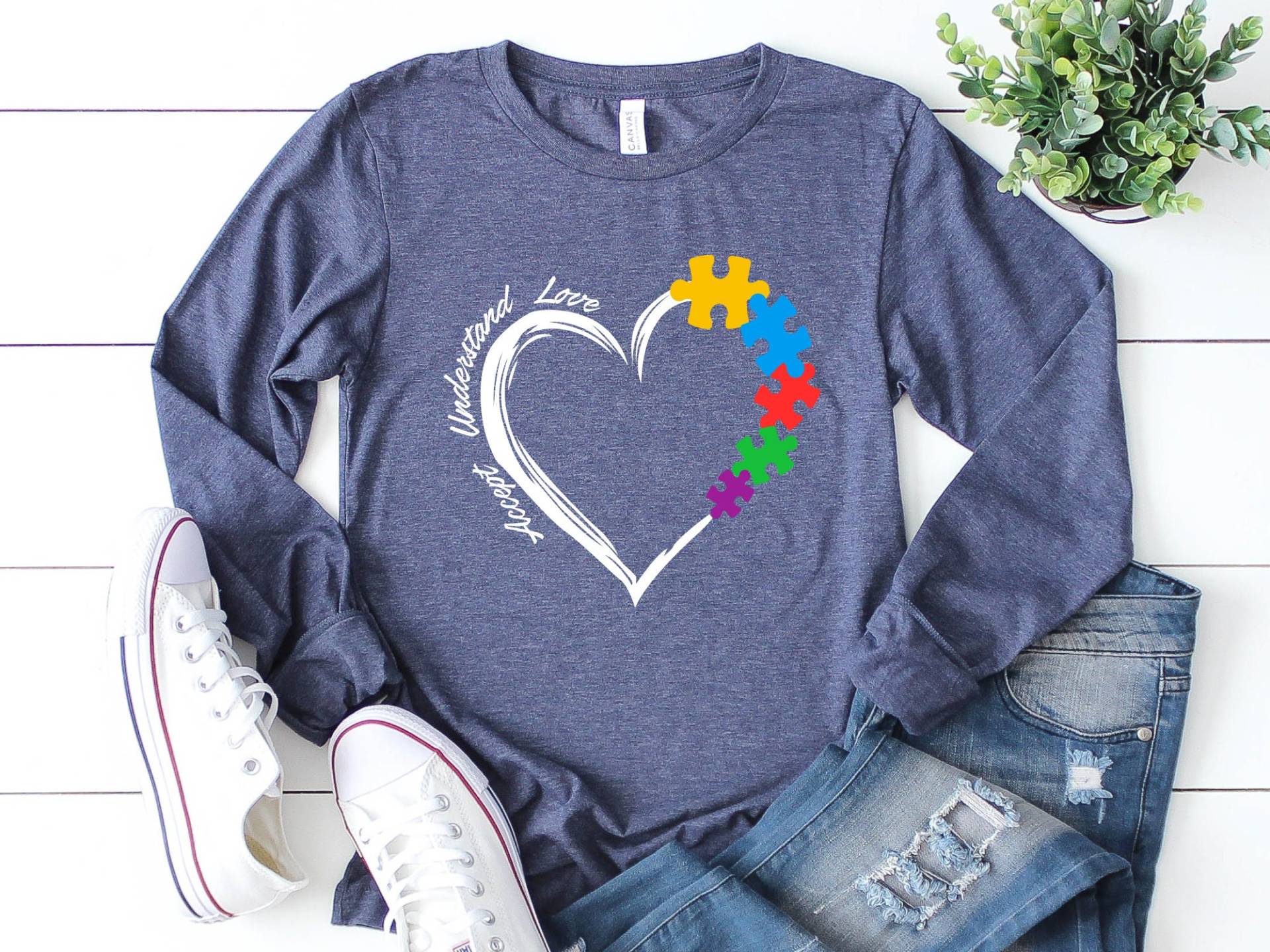 Herz Autismus Langarmshirt, Shirt, Lehrer T-Shirt, Bewusstseinsshirt, Puzzleteil Umarmung Vielfalt von craftgatedesign