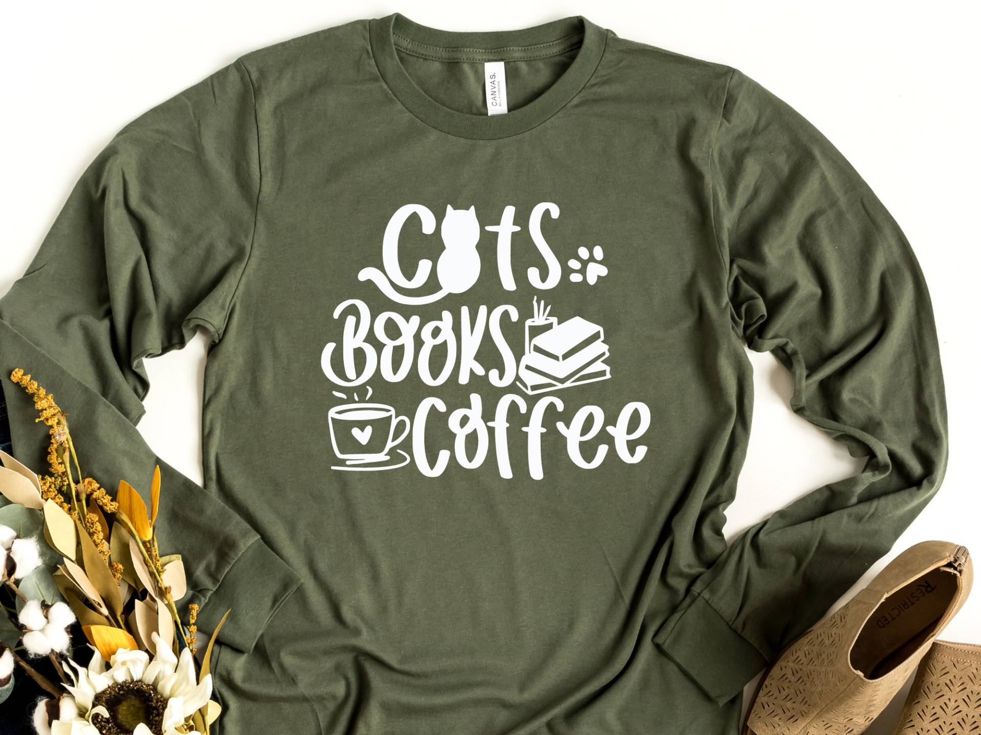 Katzen Bücher Und Kaffee Langarm Shirt, Serenity Liebhaber Lese T-Shirt von craftgatedesign
