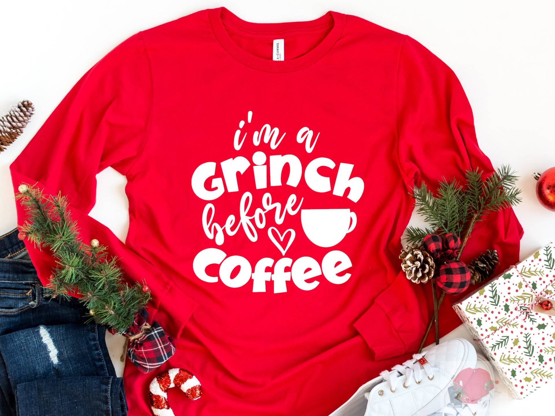 Lustiges Weihnachten Langarm Shirt, Ich Bin Ein Grinch Vor Kaffee, Weihnachtsfeier, Kaffee-Liebhaber von craftgatedesign