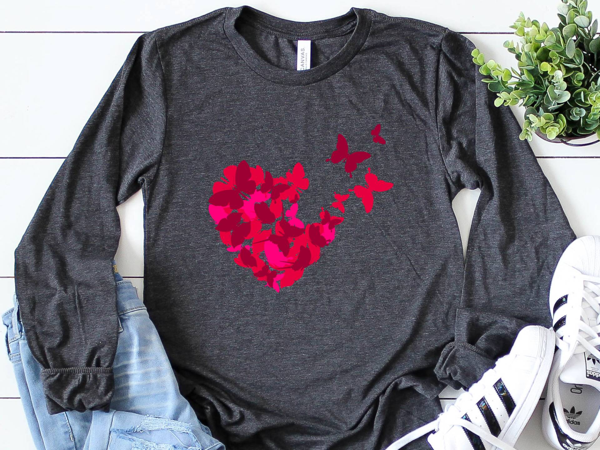 Schmetterlings-Herz-Langarm-Shirt, Geschenk Zum Valentinstag, Shirt Für Paare, Glücklicher Valentinstag Shirt, Rotes Herz-T-stück von craftgatedesign