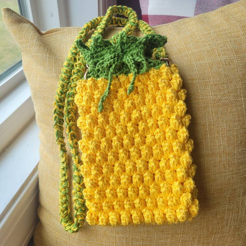 Gehäkelte Ananas Handytasche, Baumwoll Umhängetasche von craftsbyMichelleK