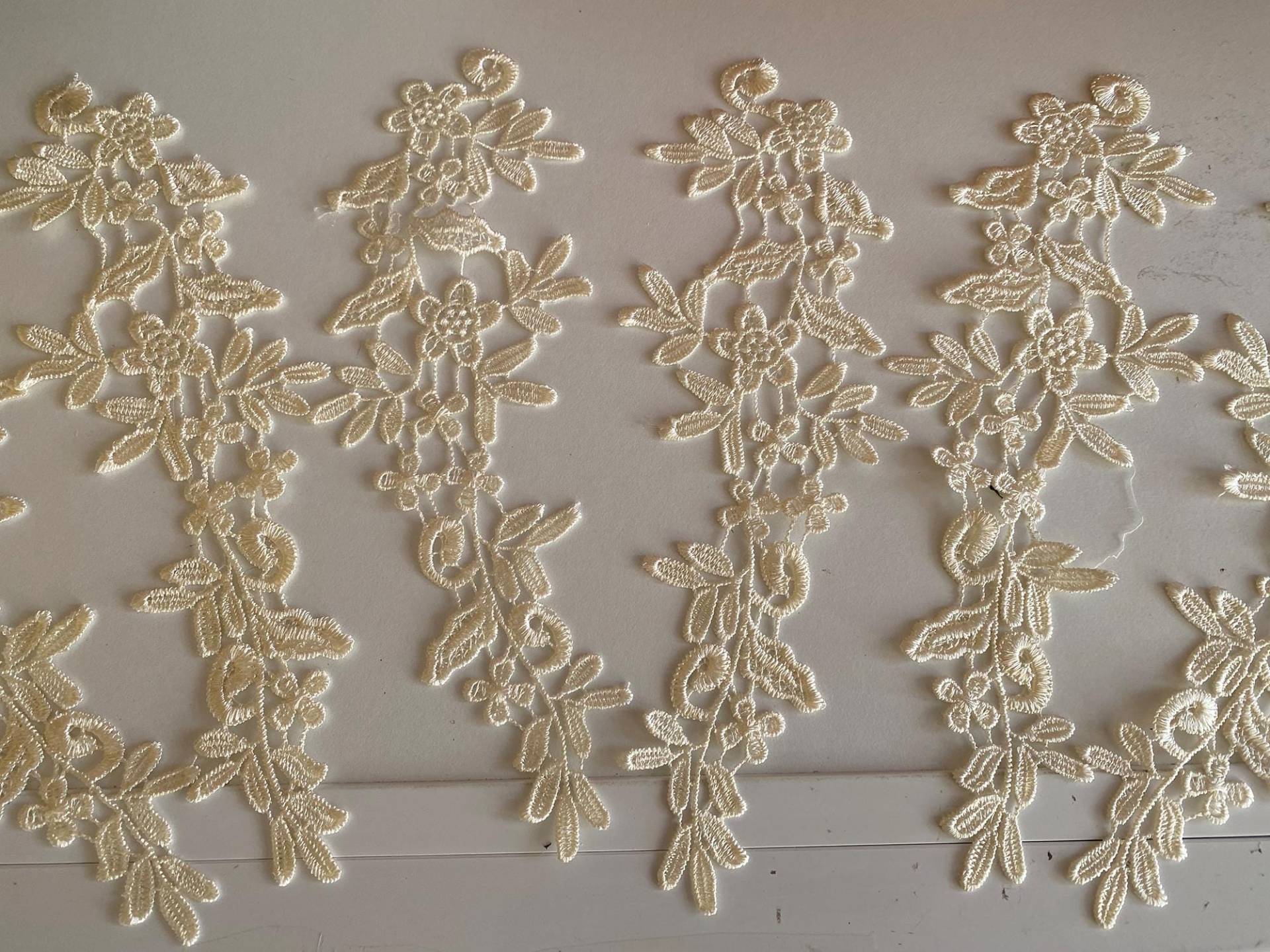 Bündel 6 Stück Champagnerfarbene Spitzenapplikationen Zum Aufnähen Mit Gesticktem Blumenmotiv Bündel 6 Stück Champagnerfarbene Spitzenapplikationen Zum Aufnähen Mit Gesticktem Blumenmotiv von craftuneed