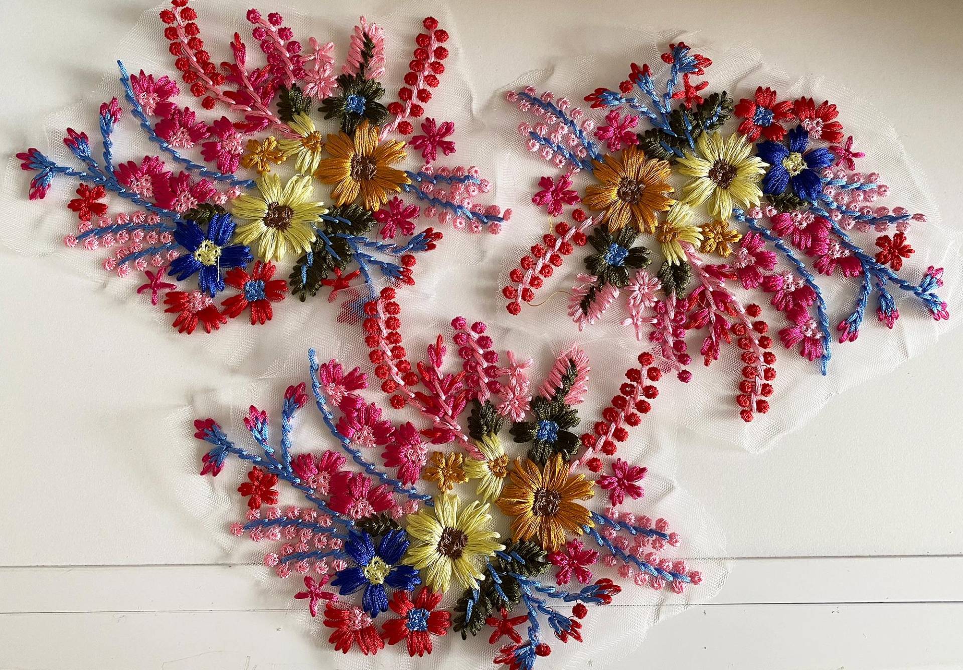 Bundle 3 Stück Bunte Gestickte Blumenspitze Applikation Patches 3D Baumwollfäden Blumen Spitze Motiv Bundle 3 Stück Bunte Gestickte Blumenspitze Applikation Patches 3D Baumwollfäden Blumen Spitze Motiv von craftuneed