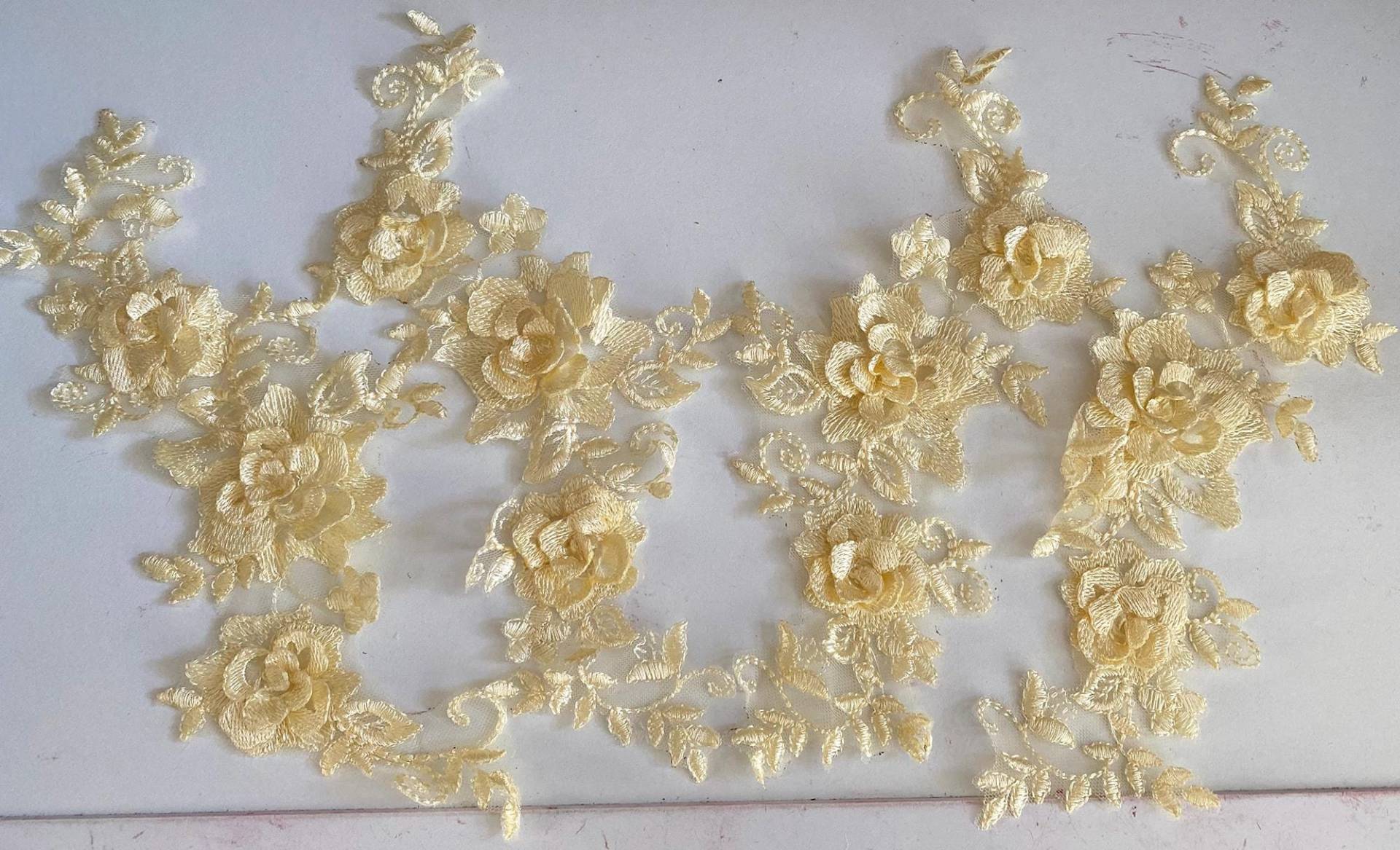 Champagner Creme 3D Florale Spitze Applikation - Besticktes Spitzenmotiv | 4 Stück Champagner Creme 3D Florale Spitze Applikation - Besticktes Spitzenmotiv | 4 Stück von craftuneed