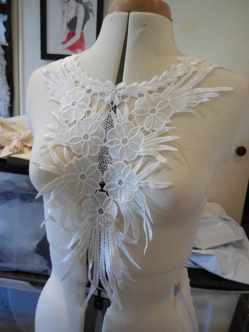 Eine Schwarze Oder Weiße Braut Blumenspitze Kragen Applikation/Rundhalskragen Motiv Pro Stück von craftuneed