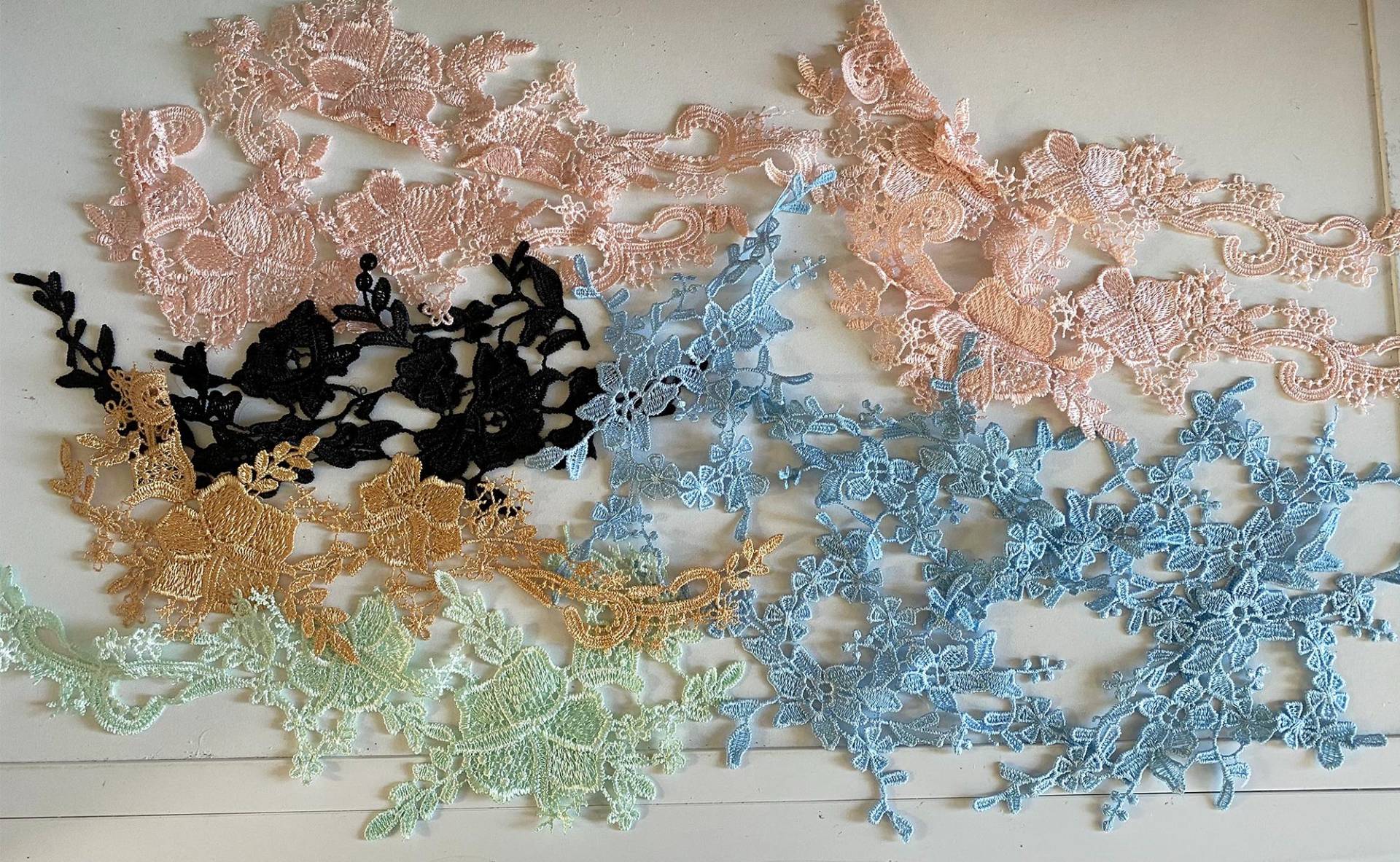 Florale Spitze Applikation Bündel 12 Stück Pink, Blau, Gold, Schwarz Gestickte Motive von craftuneed