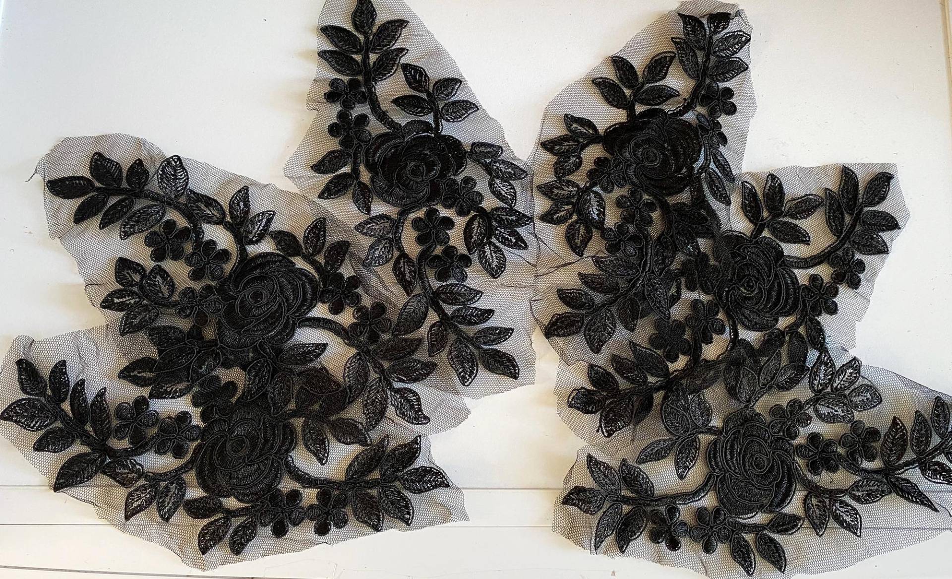 Schwarze Florale Spitzenapplikation - Besticktes Tüll-Blumenmotiv | 6 Stück Schwarze Florale Spitzenapplikation - Besticktes Tüll-Blumenmotiv | 6 Stück von craftuneed