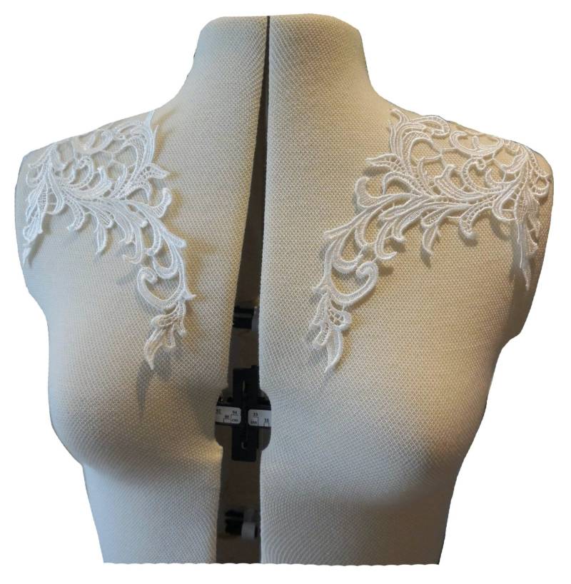 Spitzenkragen Applikationen - Paar Aufnäher Aus Baumwollspitze Motiv Schwarz Weiss Rot Spitzenkragen Applikationen - Paar Aufnäher Aus Baumwollspitze Motiv Schwarz Weiss Rot von craftuneed