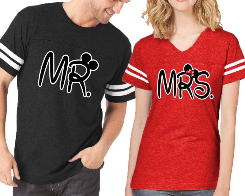 Mr. & Mrs. Matching Jerseys Maßgeschneiderte Paar-T-Shirts von crazydaisyworld