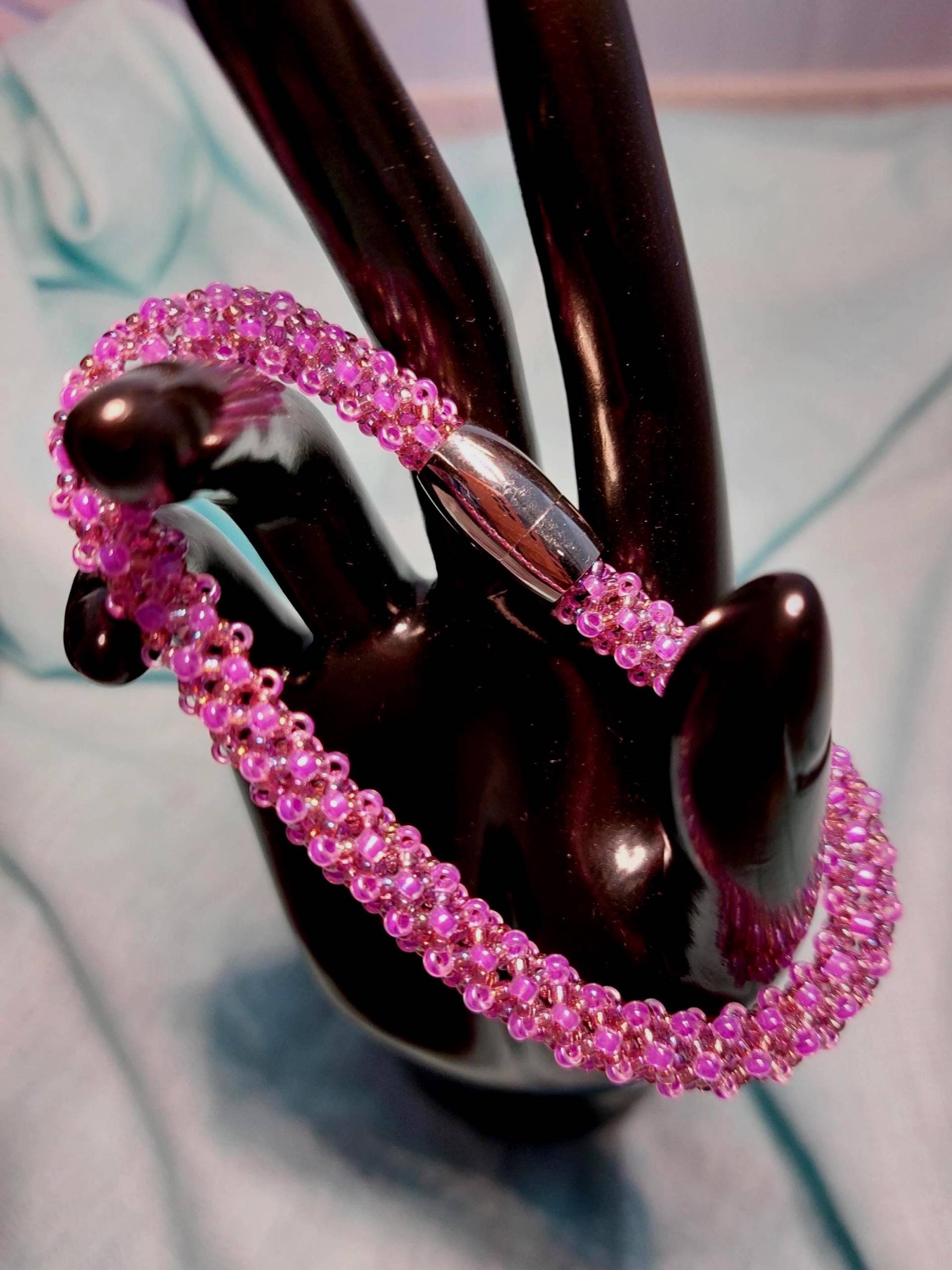 39. Schlaucharmband Lila 7mm Durchmesser Netzmuster Magnet-Verschluss, Edelstahl 23cm Lang, Leicht Dehnbar, Rundes Perlenarmband Zweifarbig von crazytinapearls