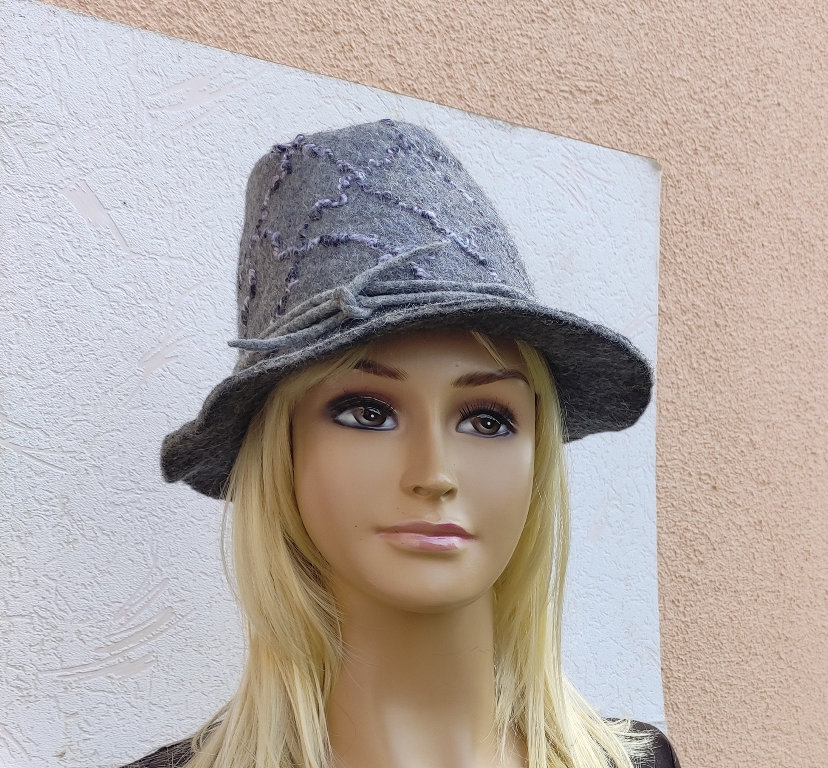 Gefilzter Hut Mit Blume Filzhut Great Gatsby 1920Er Jahre Unikat Merinowolle Seide Nunofilz Nuno Retro Woll Damenhut Unisexs Gefilzter Hut Mit Blume Filzhut Great Gatsby 1920Er Jahre Unikat Merinowolle Seide Nunofilz Nuno Retro Woll Damenhut Unisexs von crazywoolLT