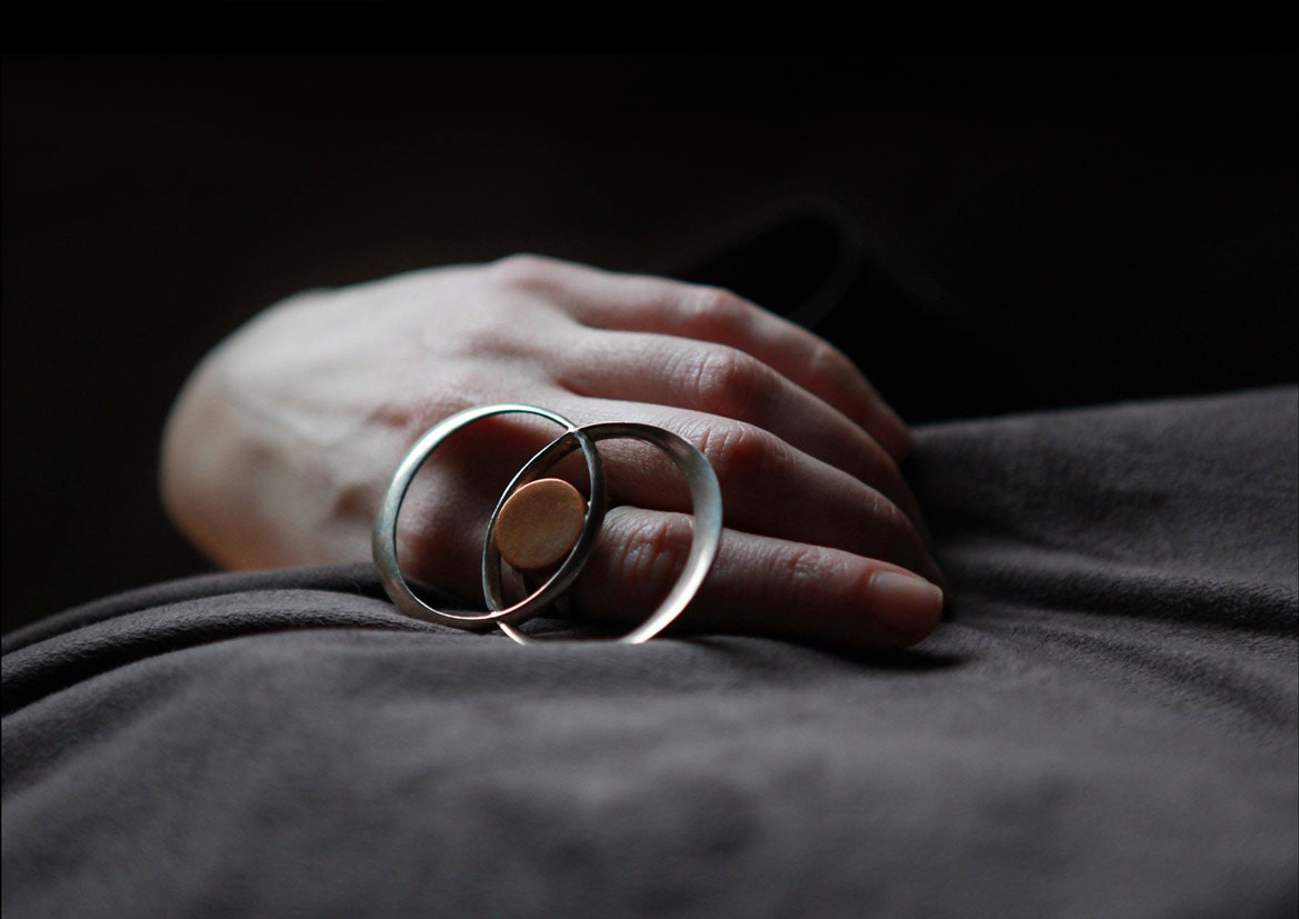 Beobachte_Ich_Versprich Mir Die Welt Silber Ring Mit Kupfer Beobachte_Ich_Versprich Mir Die Welt Silber Ring Mit Kupfer von creAlephAtelier