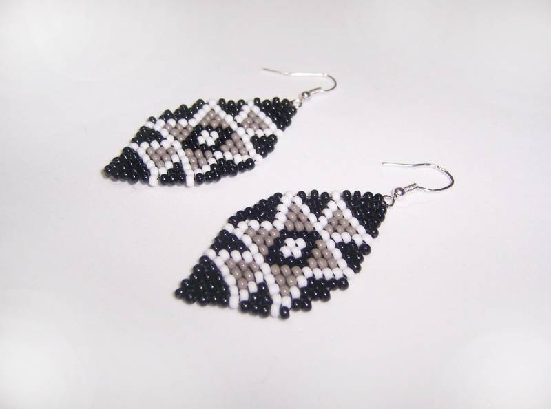 Ohrringe Schwarz, Weiß, Grau, Ethno, Rocailles Ohrringe Schwarz, Weiß, Grau, Ethno, Rocailles von creatine