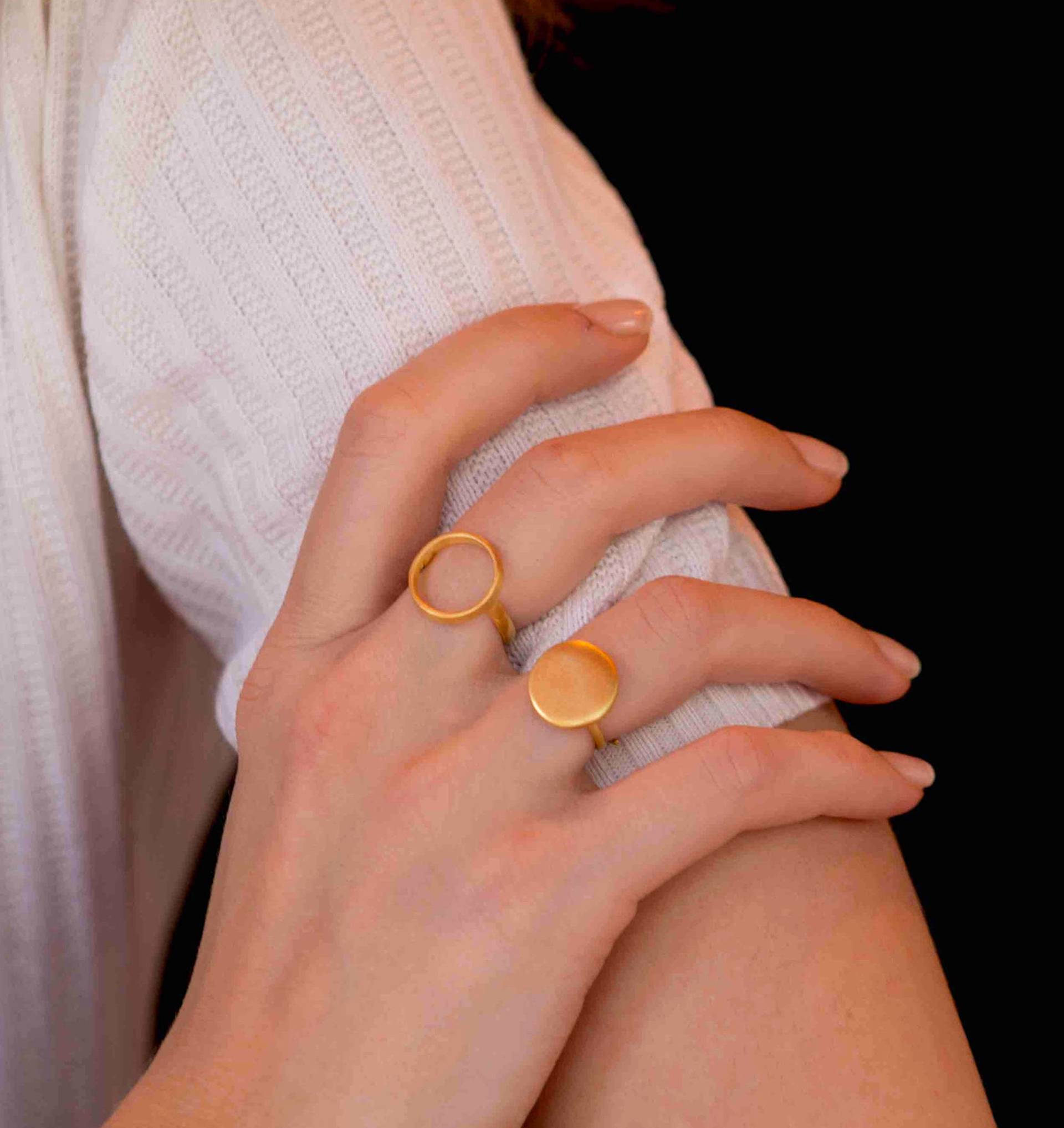 Vergoldeter 1, 5 cm Scheibenring, Handgemachter Sterling Silber Runder Ring, Verstellbar, Handgemacht von creatingjewellerygr