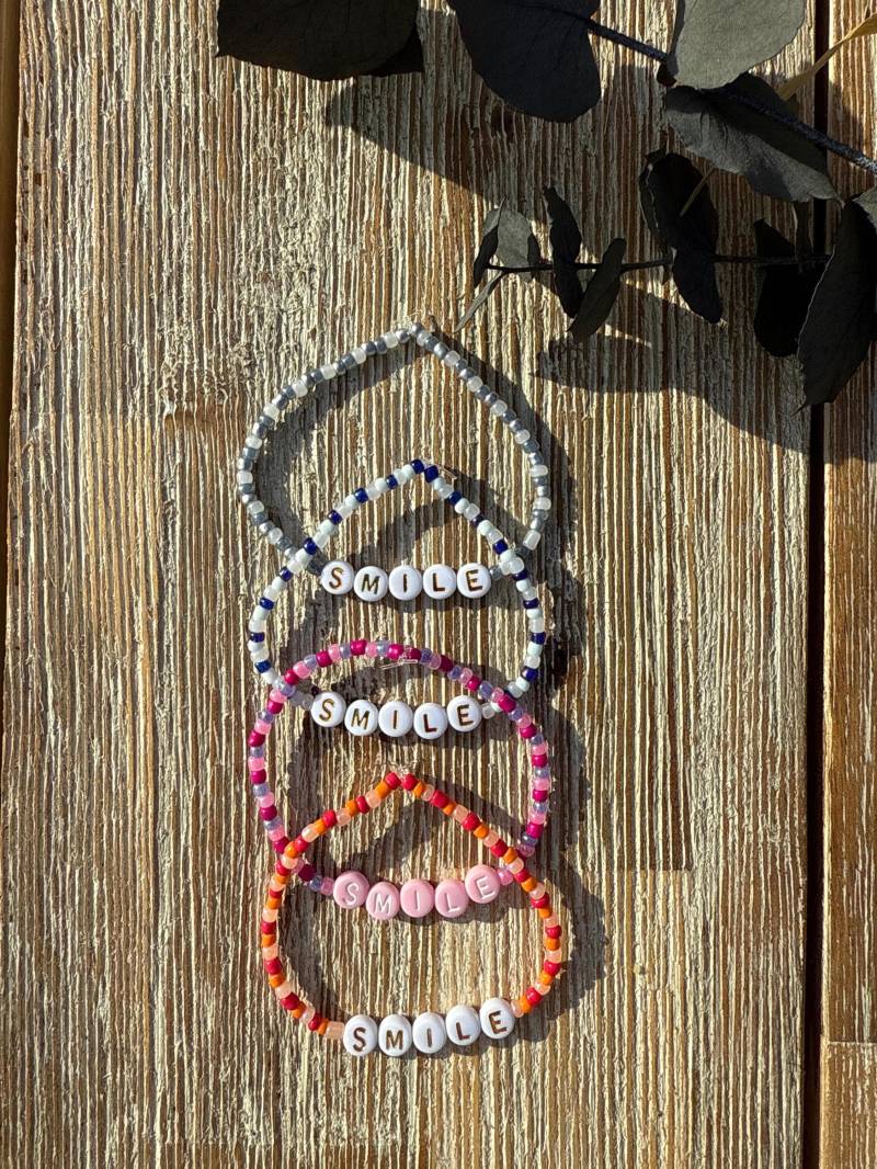 Smile Armband | Geschenk Freundschaft Kinder Schultüte Perlenarmband Jungs Mädchen Kita Bunt Smile Armband | Geschenk Freundschaft Kinder Schultüte Perlenarmband Jungs Mädchen Kita Bunt von creationslkv