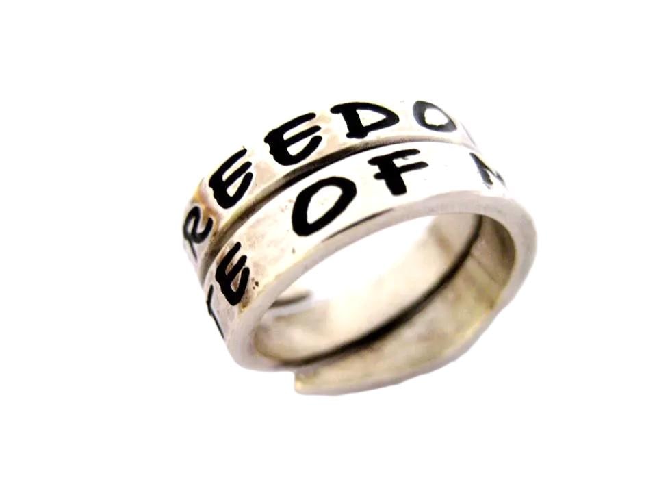 Silberner Ring Mit Eingraviertem Spruch von creazioniorafe