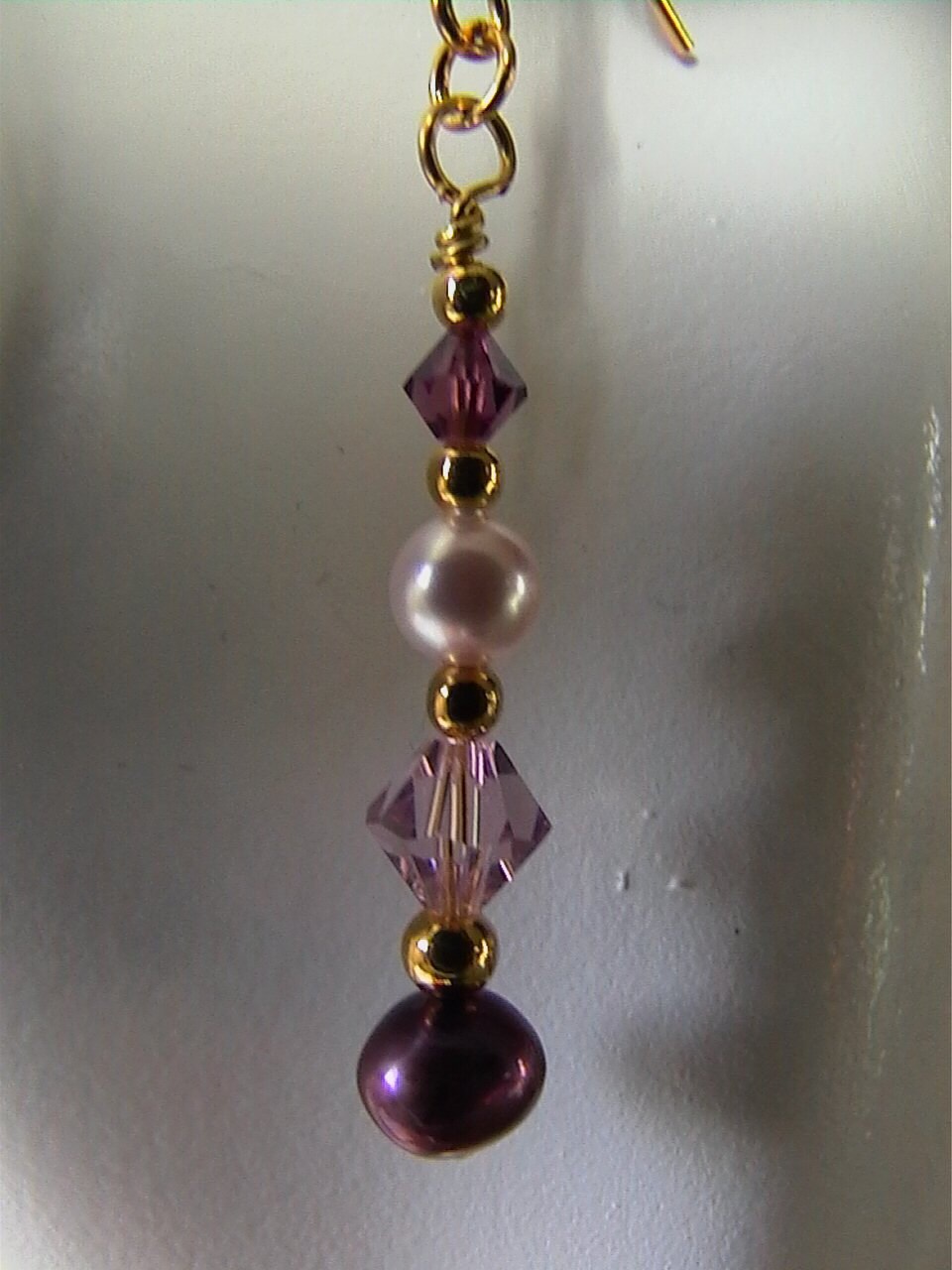 Dawn - Ohrringe, Swarovski Amethyst Kristallen, Licht Rosa Swarovski-Perlen Und Schönen Dunkellila Süsswasserperlen Dawn - Ohrringe, Swarovski Amethyst Kristallen, Licht Rosa Swarovski-Perlen Und Schönen Dunkellila Süsswasserperlen von criscreations