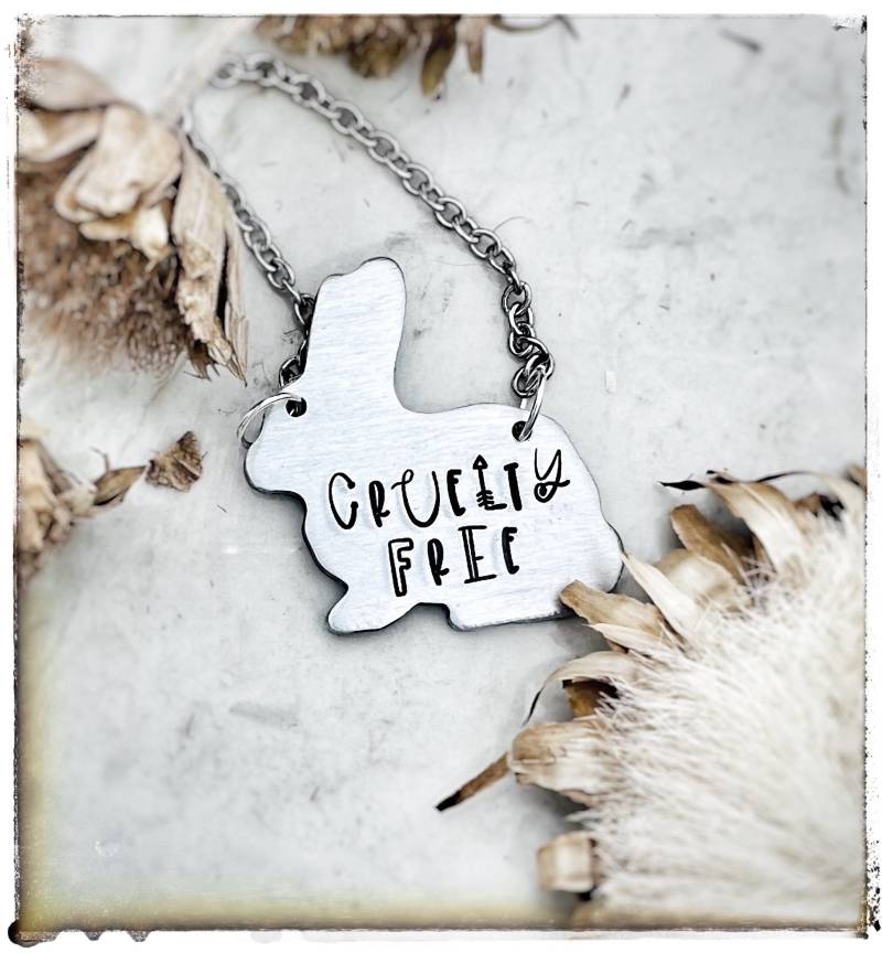 Grausamkeitsfreie Hasen-Halskette-Vegan Schmuck-Minimalistisch Halskette-Minimalist Schmuck-Kaninchen Halskette-Vegan Halskette-Hase Mama-sterling von crobinsondesign