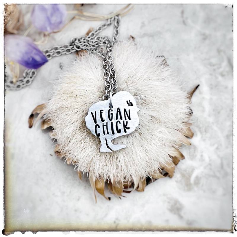 Kleine Vegan Küken Halskette-Minimalist Schmuck-Geschenk Für Tochter-Geschenk Mama-Vegan Schmuck-Zierliche Halskette-Personalisiert von crobinsondesign