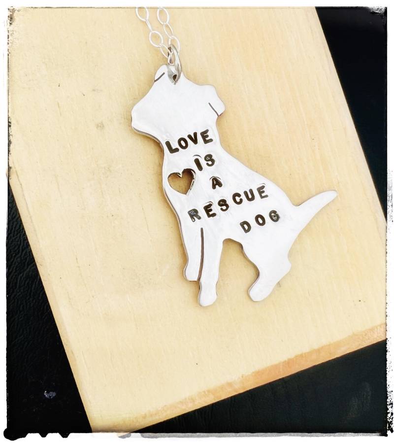 Liebe Ist Ein Rettungshund Halskette-Hundeliebhaber-Rettungshund-Bully Breed-Mutt Halskette-Pit Bull Halskette-Adopt Don't Shop-Vegan von crobinsondesign