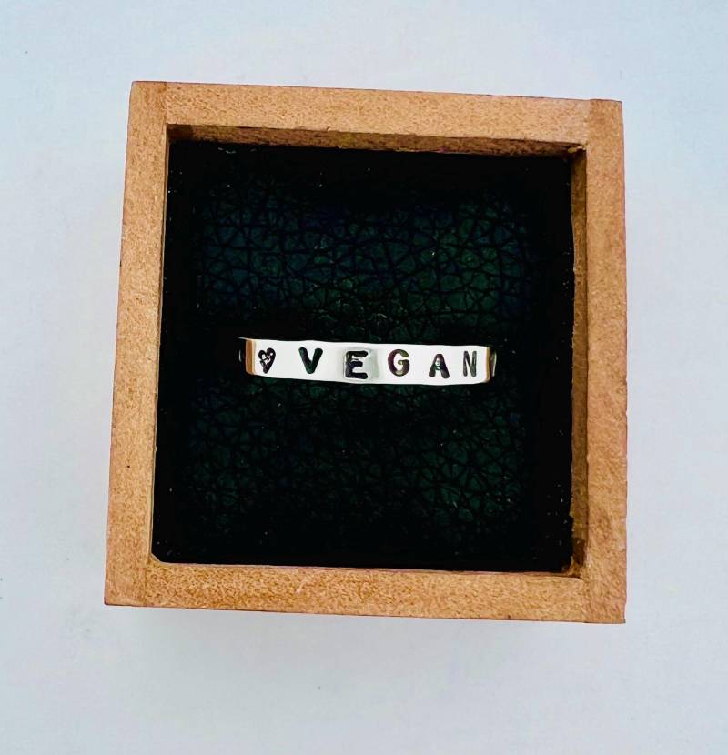 Zierliche Vegan Band Ring-Vegan Ringe-Vegan Schmuck-Vegan Geschenke-Minimalist Ring-Minimalist Schmuck-Rings-Fertige Ring-Bands von crobinsondesign