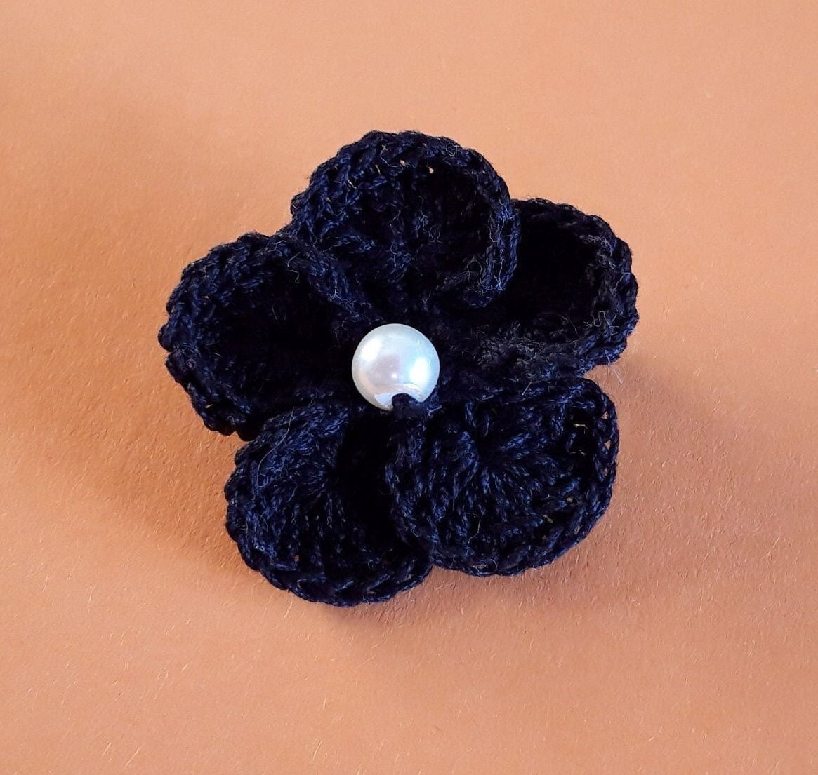 Brosche Blüte Gehäkelt, Schwarz von crochet4angel