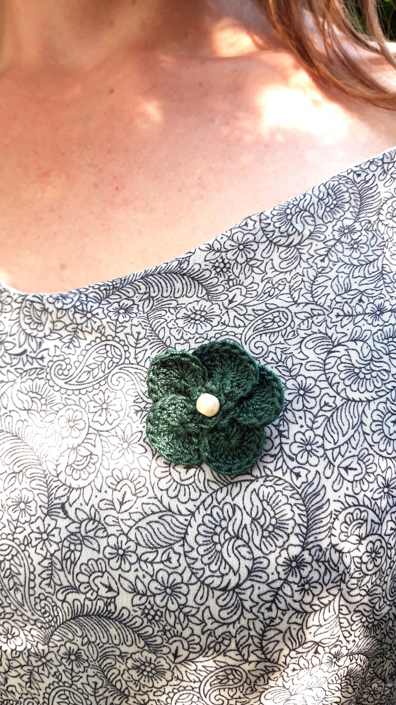 Brosche Blüte Gehäkelt Grün von crochet4angel