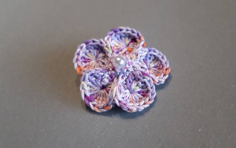 Brosche Blüte Gehäkelt Lilabunt von crochet4angel