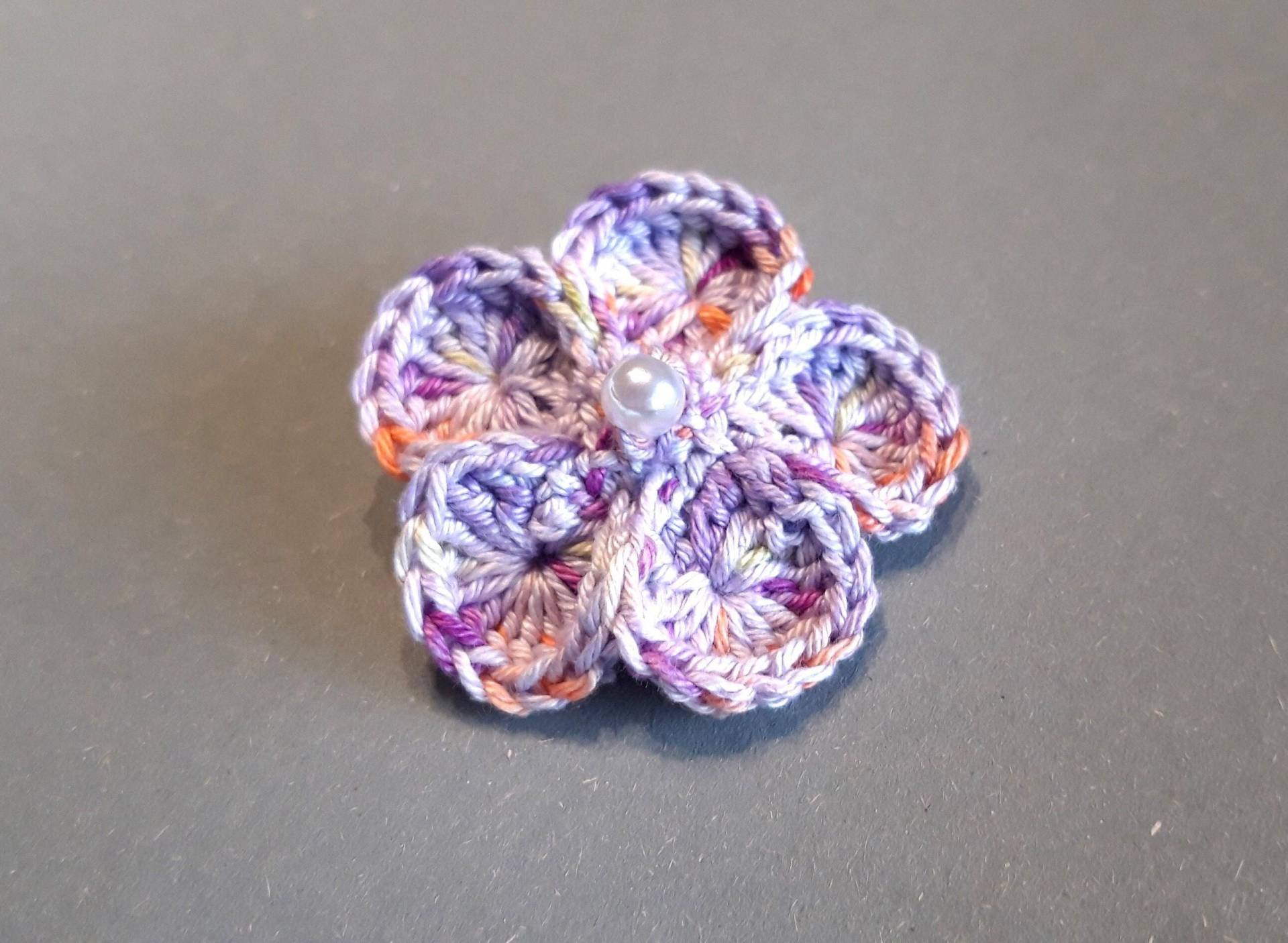Brosche Blüte Gehäkelt Lilabunt von crochet4angel