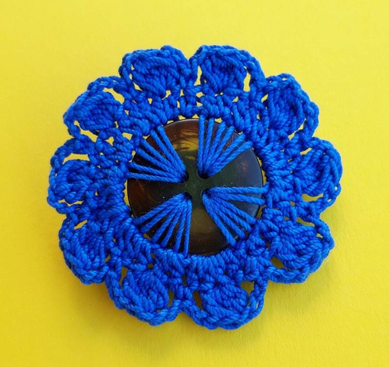 Brosche Gehäkelt Blau Mit Spitzen von crochet4angel