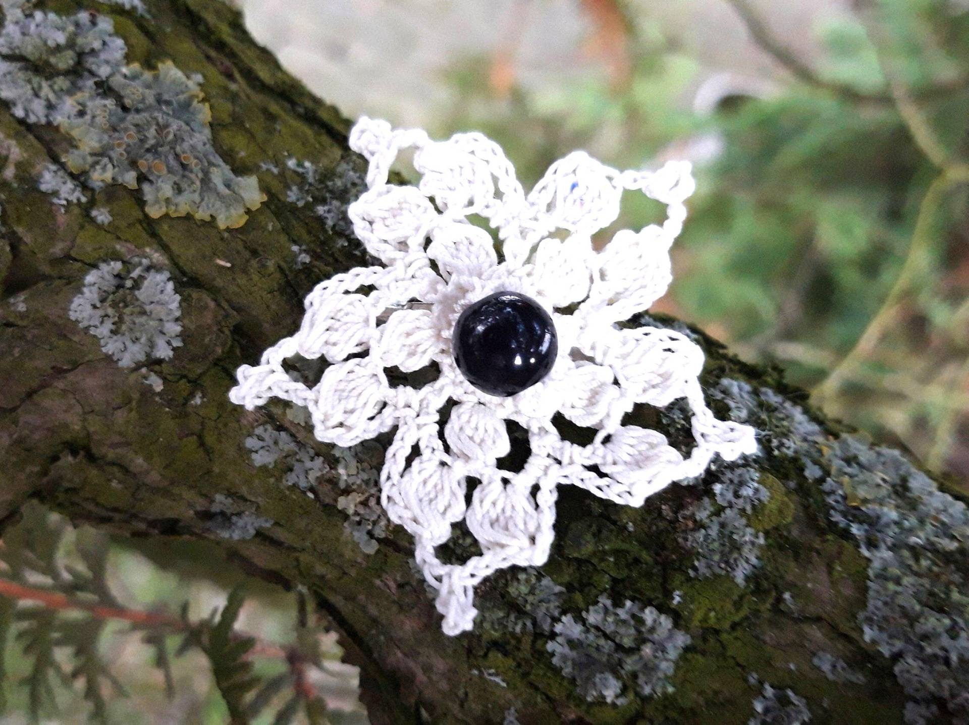 Brosche Gehäkelt Ecru Mit Spitzen von crochet4angel