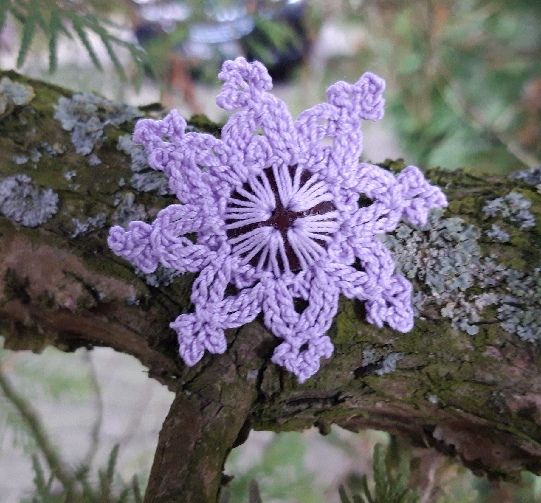 Brosche Gehäkelt Flieder Mit Spitzen von crochet4angel