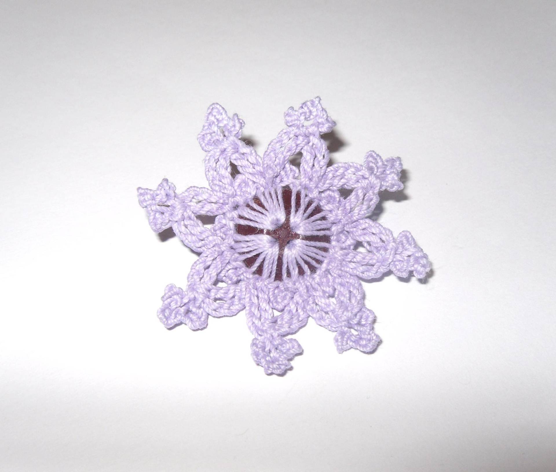 Brosche Gehäkelt Flieder Mit Spitzen von crochet4angel