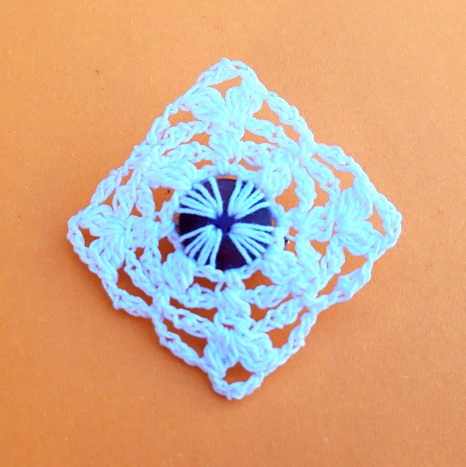 Brosche Quadratisch Weiß Auf Lila von crochet4angel