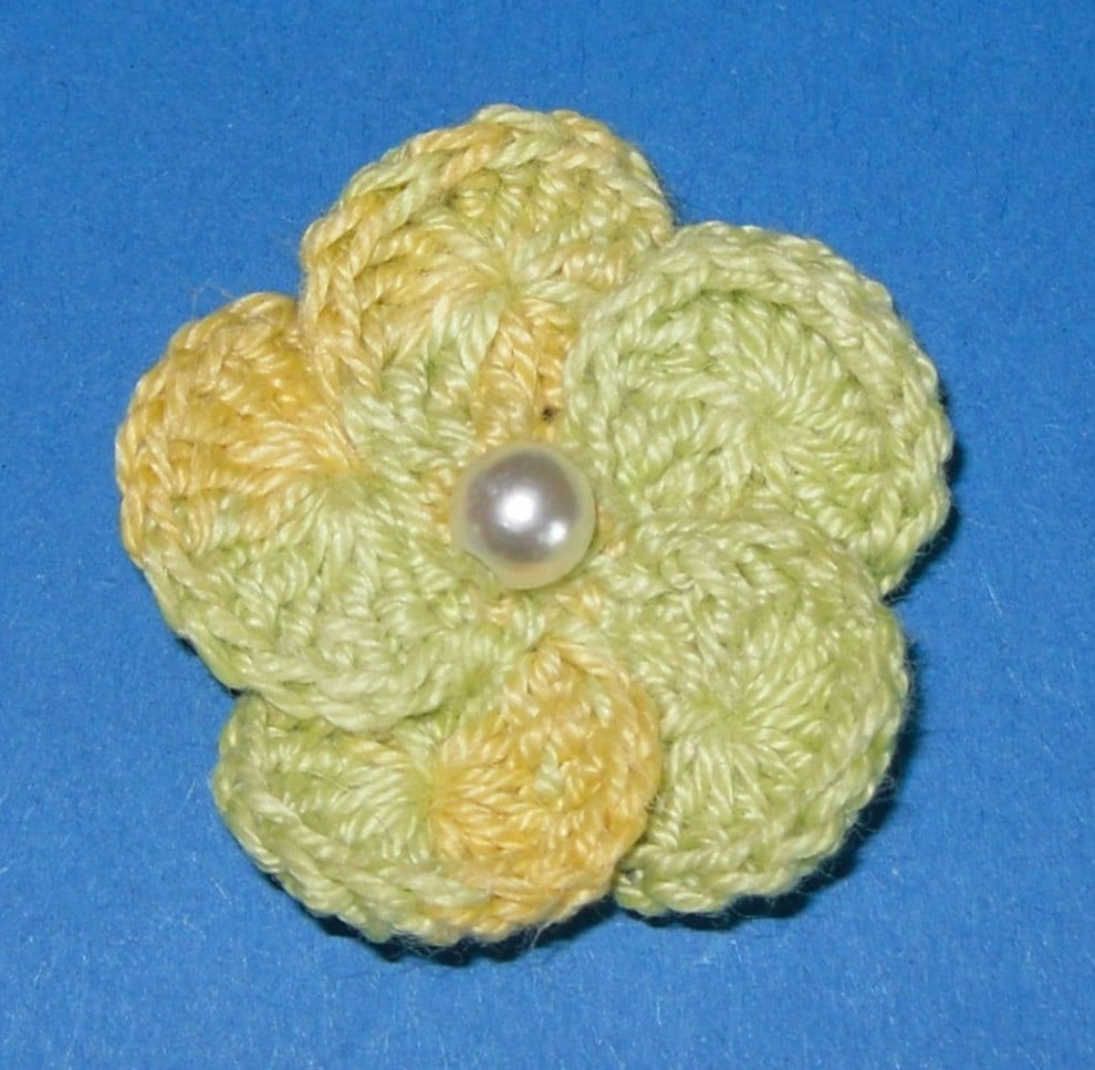 Häkelapplikation Blüte, Grün-Gelb, Orange von crochet4angel
