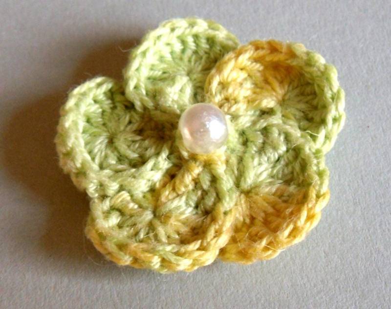 Häkelapplikation Blüte Grünbunt von crochet4angel