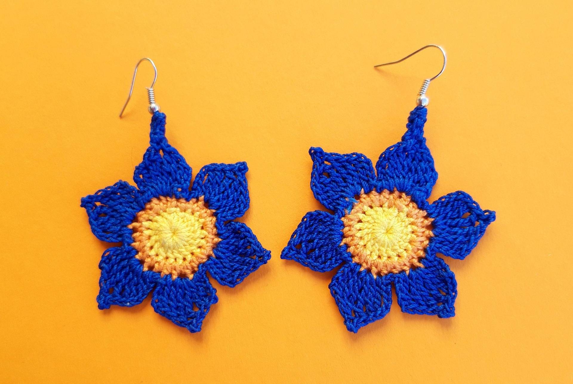 Ohrringe Blüte Gehäkelt Blau Orange Gelb von crochet4angel